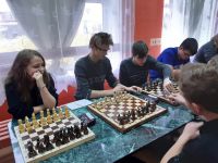 В доме культуры деревни Оржицы прошел турнир по шахматам среди команд Ломоносовского района.