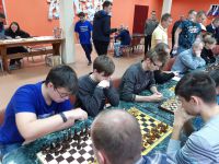 В доме культуры деревни Оржицы прошел турнир по шахматам среди команд Ломоносовского района.
